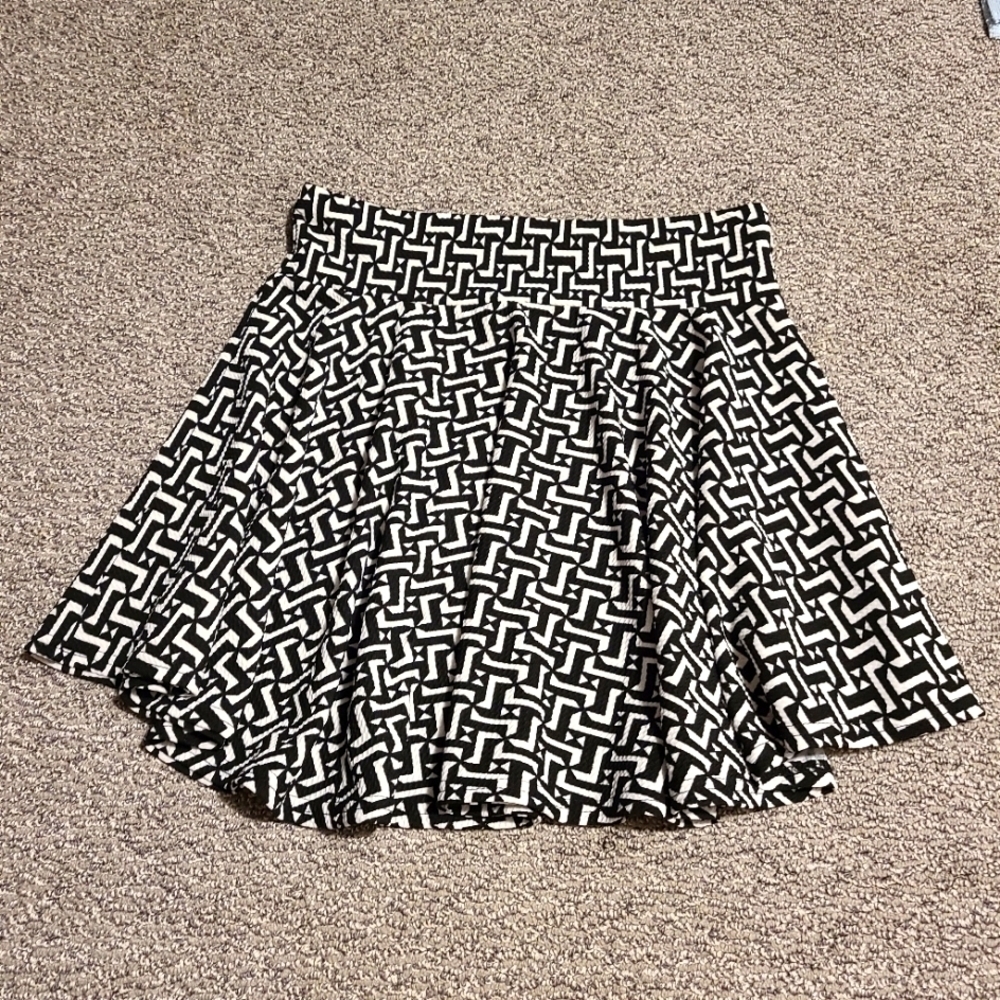 Guilty Flare Hem Mini Skirt Geometric Pattern Pull On Elastic Waist Black White